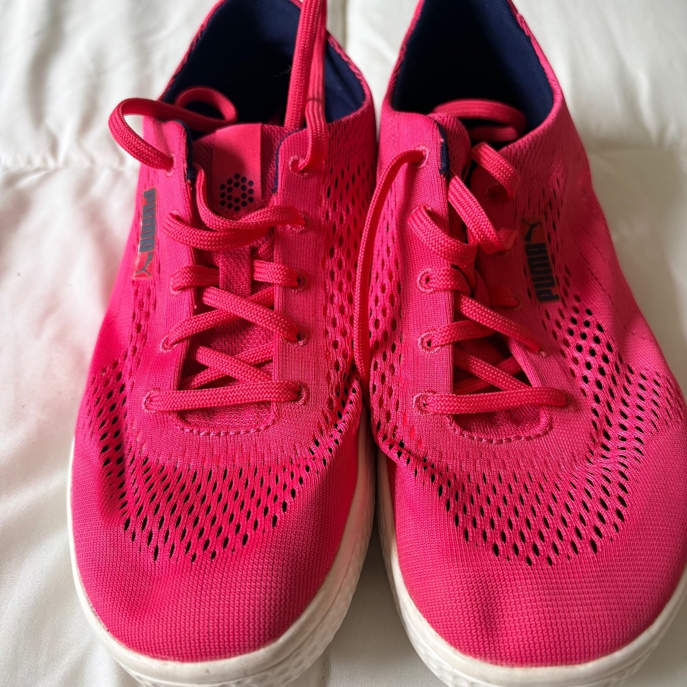 Women’s Puma mesh golf shoes.